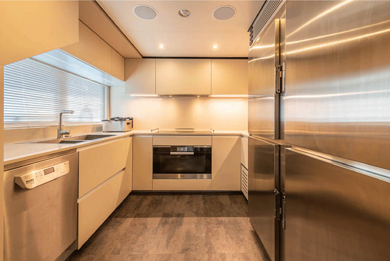 Custom Line Navetta 33